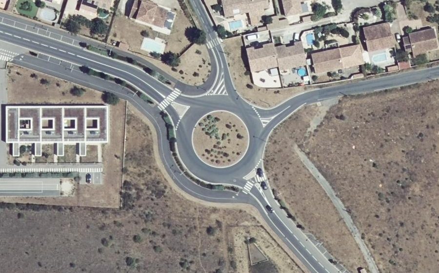 Vue aérienne du Rond-point anonyme n°422521798