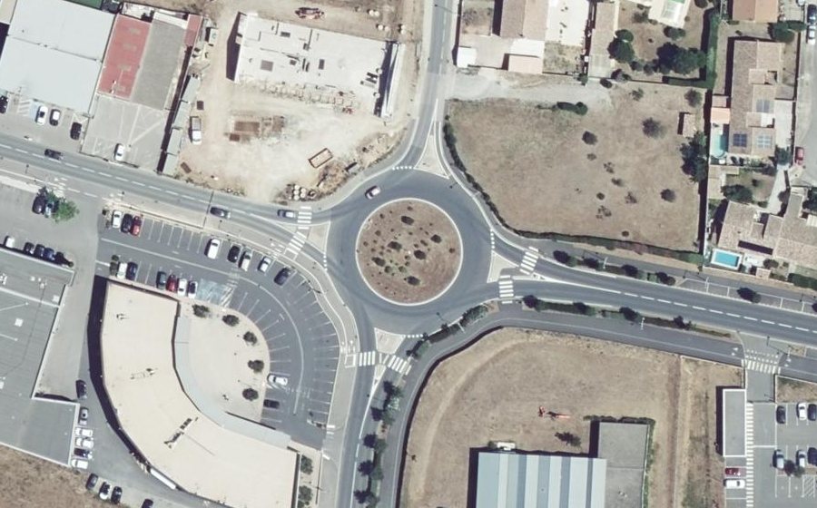 Vue aérienne du Rond-point anonyme n°422521799
