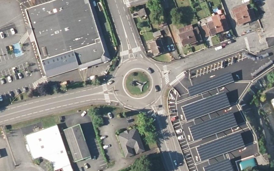 Vue aérienne du Rond-point anonyme n°42275373