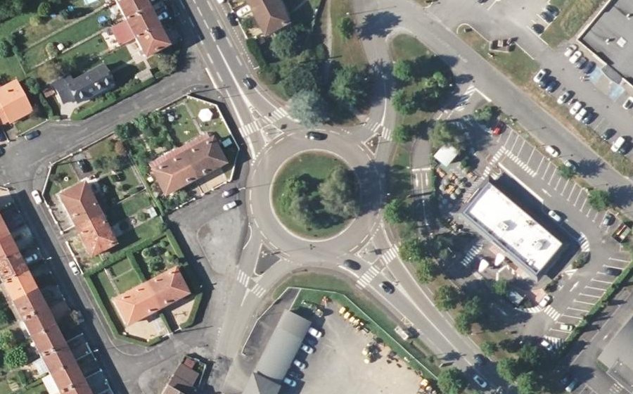 Vue aérienne du Rond-point anonyme n°42275385