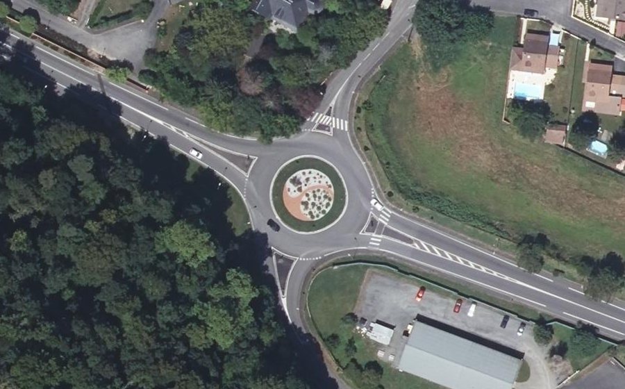 Vue aérienne du Rond-point anonyme n°42275416