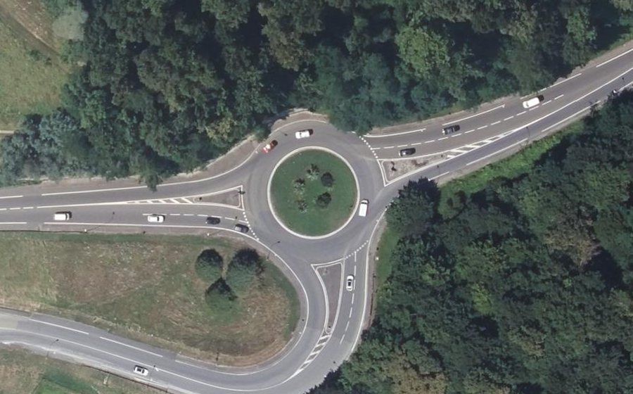 Vue aérienne du Rond-point anonyme n°42275422
