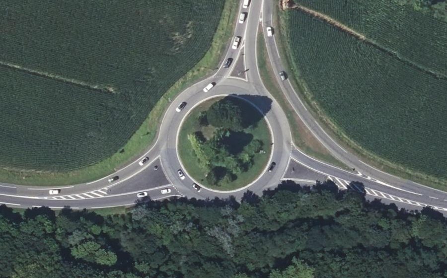 Vue aérienne du Rond-point anonyme n°42275423