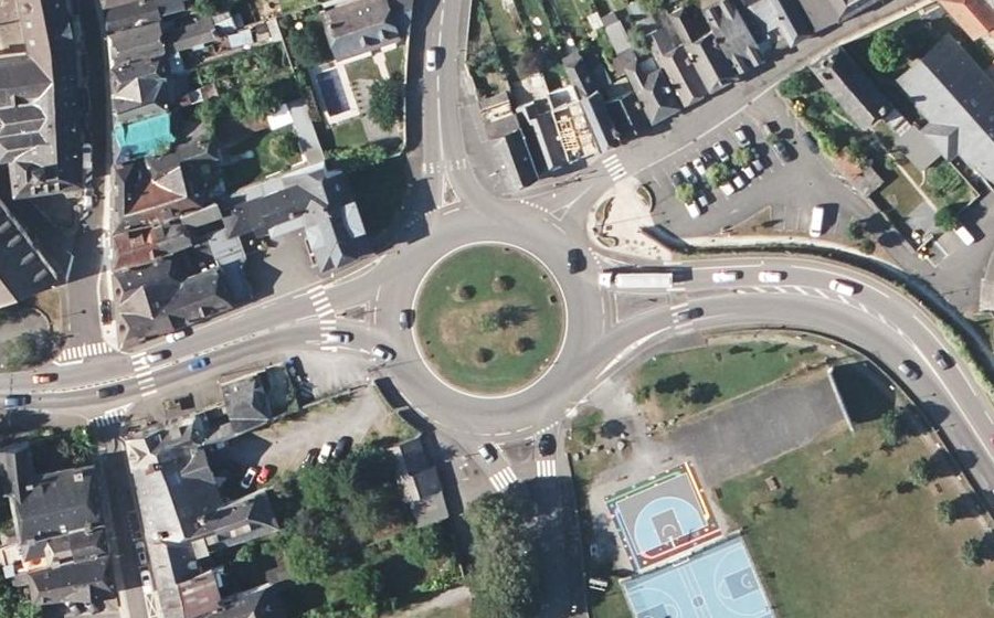 Vue aérienne du Rond-point anonyme n°42276150