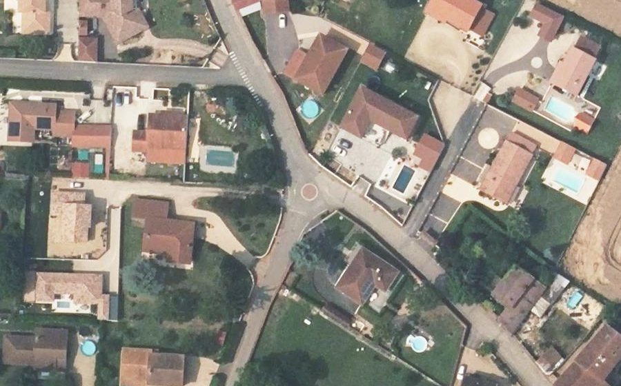 Vue aérienne du Rond-point anonyme n°422783082