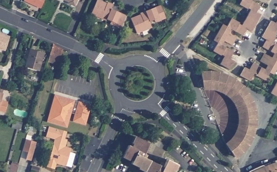 Vue aérienne du Rond-point anonyme n°42279914
