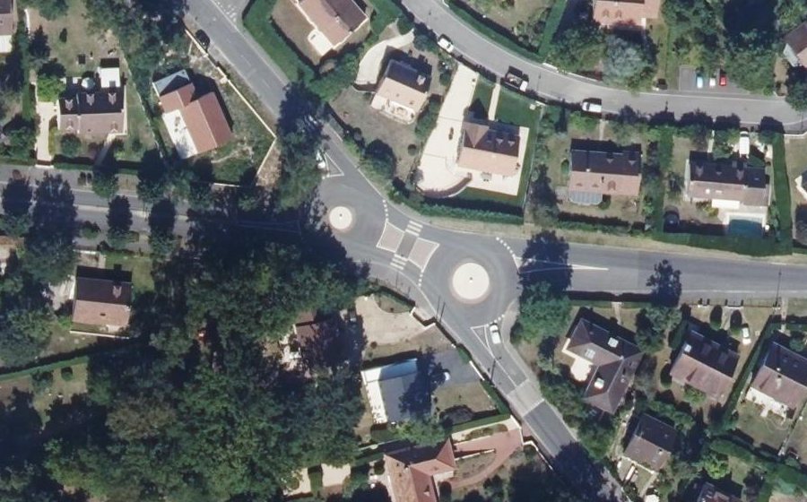 Vue aérienne du Rond-point anonyme n°422810674
