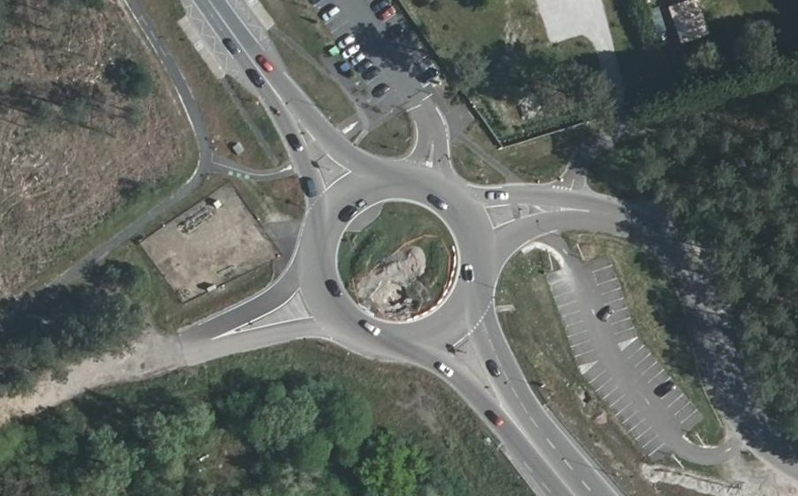 Vue aérienne du Rond-point anonyme n°422814055