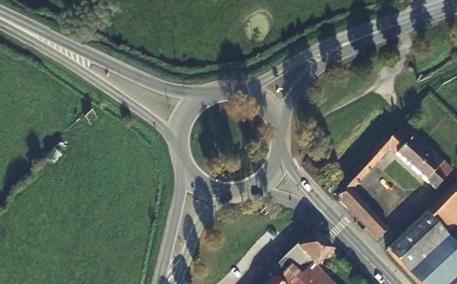 Vue aérienne du Rond-point anonyme n°42282703