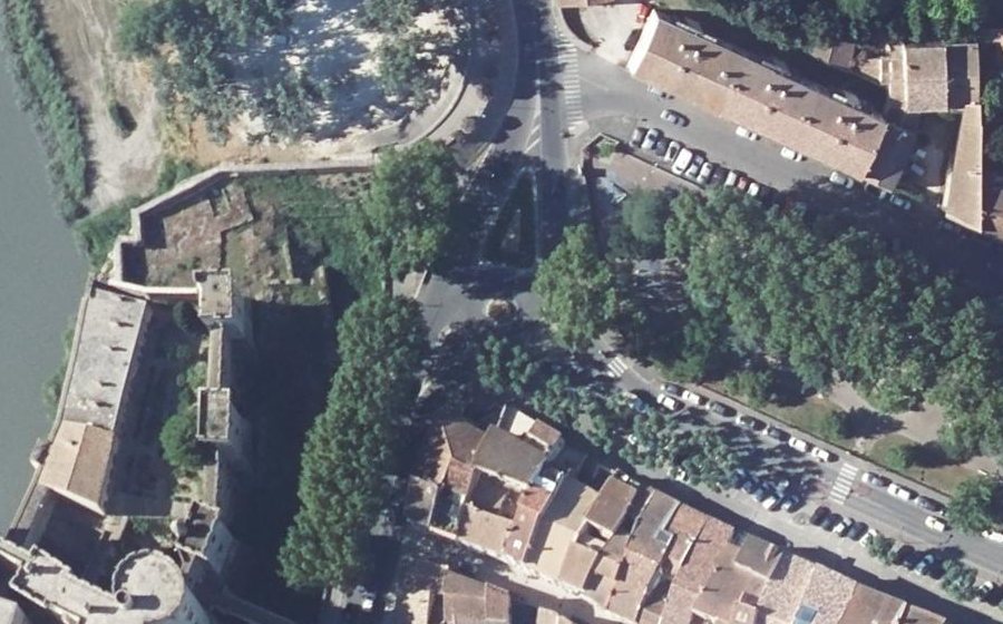 Vue aérienne du Rond-point anonyme n°422904295