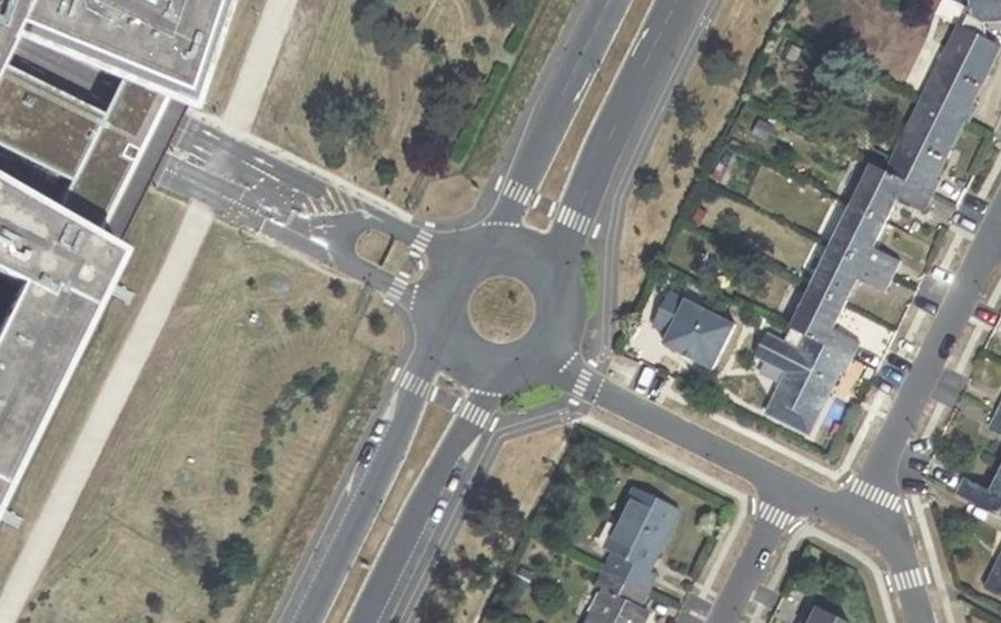 Vue aérienne du Rond-point anonyme n°423006995