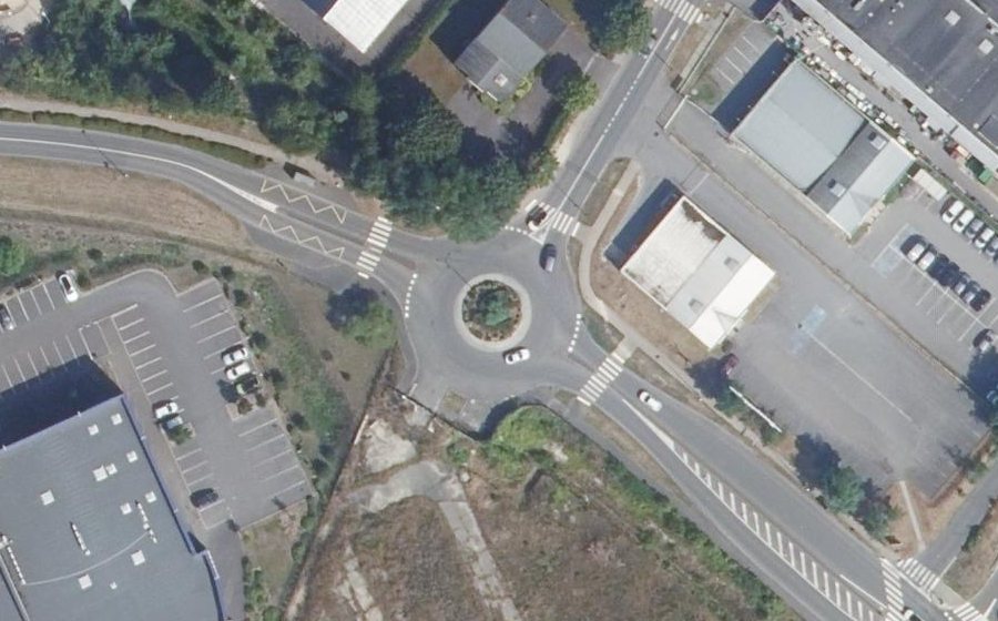 Vue aérienne du Rond-point anonyme n°42309005