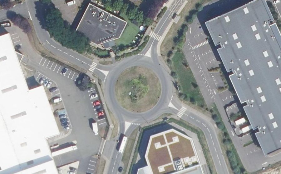 Vue aérienne du Rond-point anonyme n°42309006