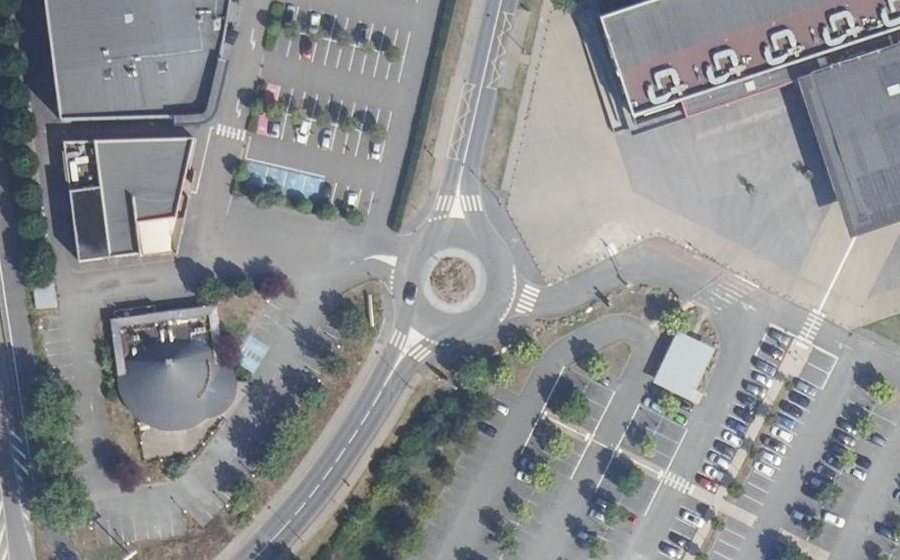 Vue aérienne du Rond-point anonyme n°42309007