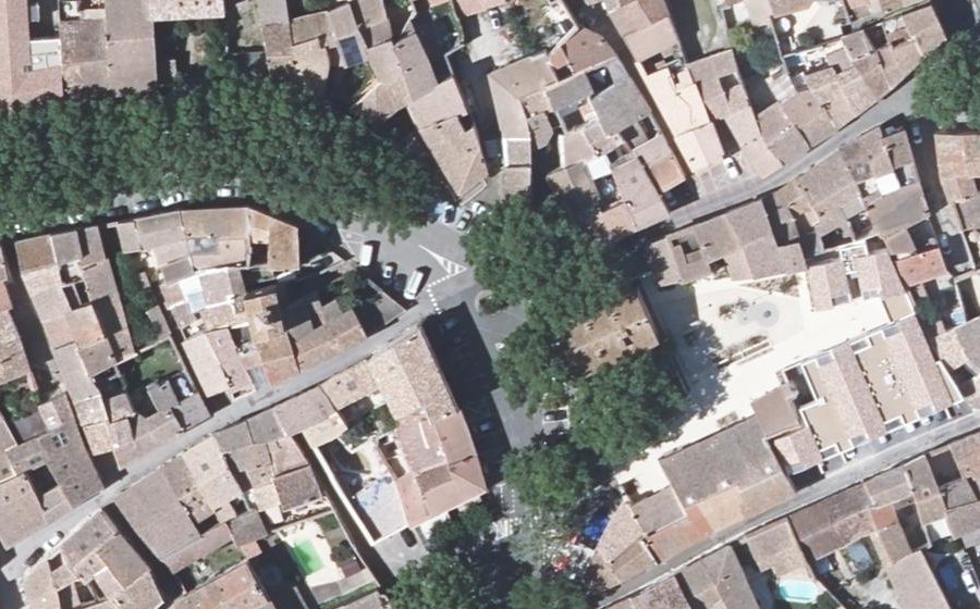 Vue aérienne du Rond-point anonyme n°423095352