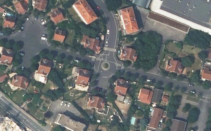 Vue aérienne du Rond-point anonyme n°42311049