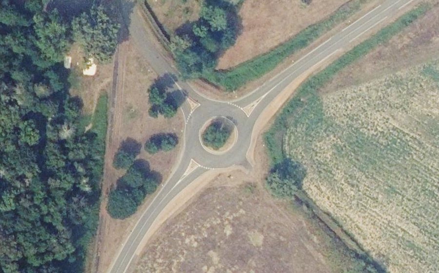 Vue aérienne du Rond-point anonyme n°42312465