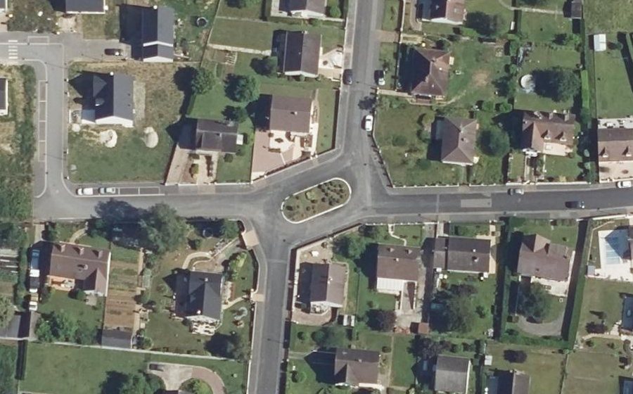 Vue aérienne du Rond-point anonyme n°42321344