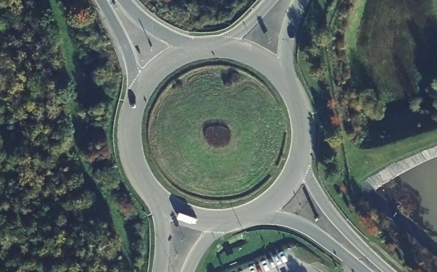 Vue aérienne du Rond-point anonyme n°42331722