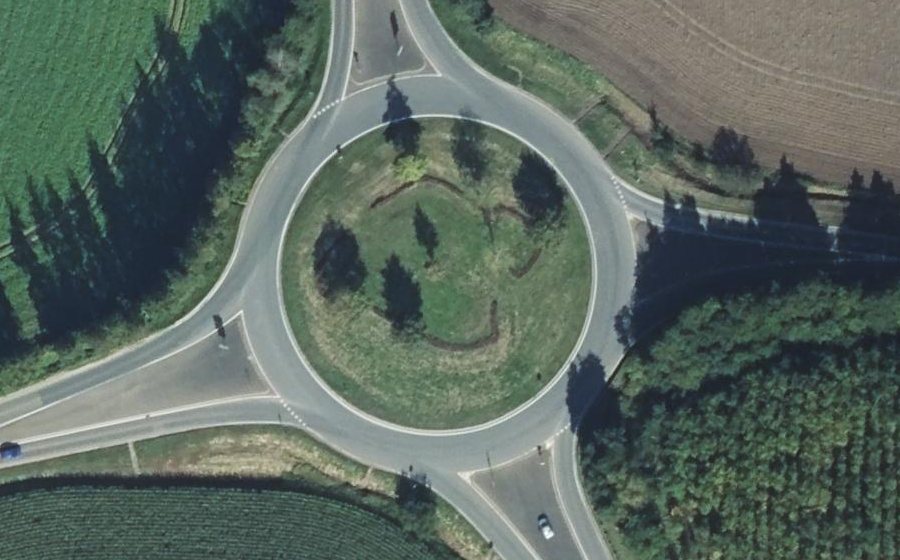 Vue aérienne du Rond-point anonyme n°42331769