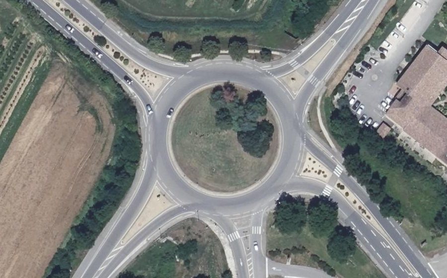 Vue aérienne du Rond-point anonyme n°4233586