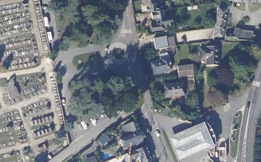 Vue aérienne du Rond-point anonyme n°423378752