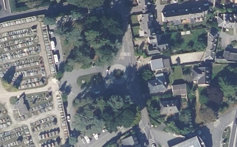 Vue aérienne du Rond-point anonyme n°423378753