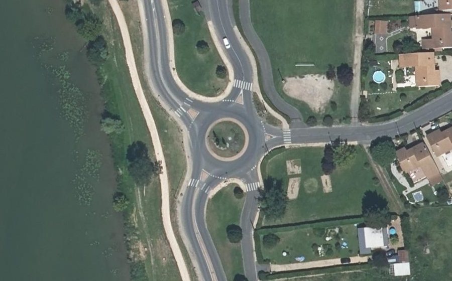 Vue aérienne du Rond-point anonyme n°42345524
