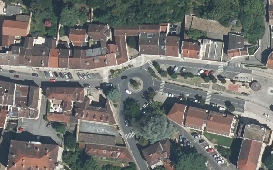 Vue aérienne du Rond-point anonyme n°42345527