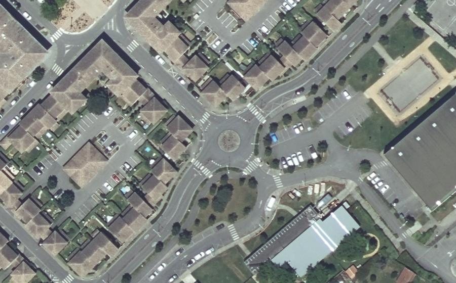 Vue aérienne du Rond-point anonyme n°423504678