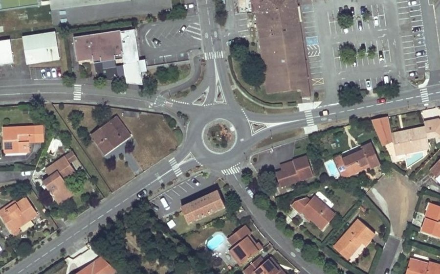 Vue aérienne du Rond-point anonyme n°423504743