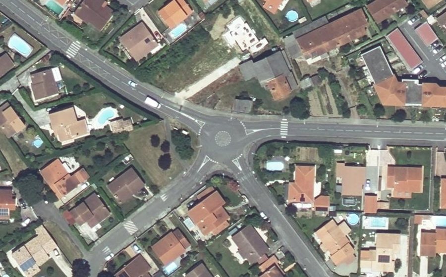 Vue aérienne du Rond-point anonyme n°423504761