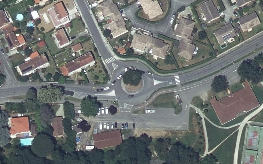 Vue aérienne du Rond-point anonyme n°423504764