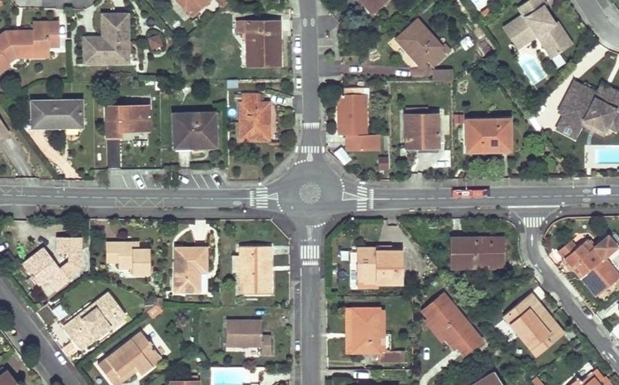 Vue aérienne du Rond-point anonyme n°423504771