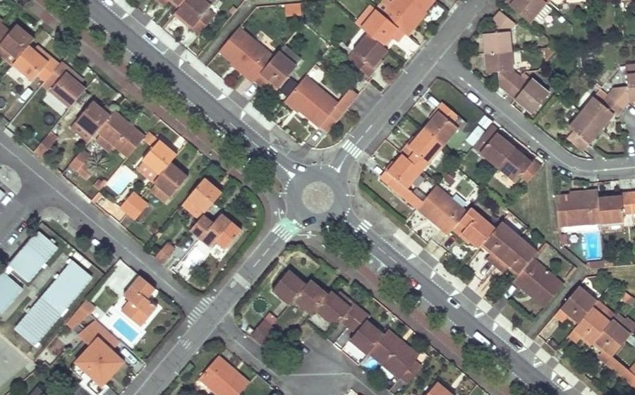 Vue aérienne du Rond-point anonyme n°423504772