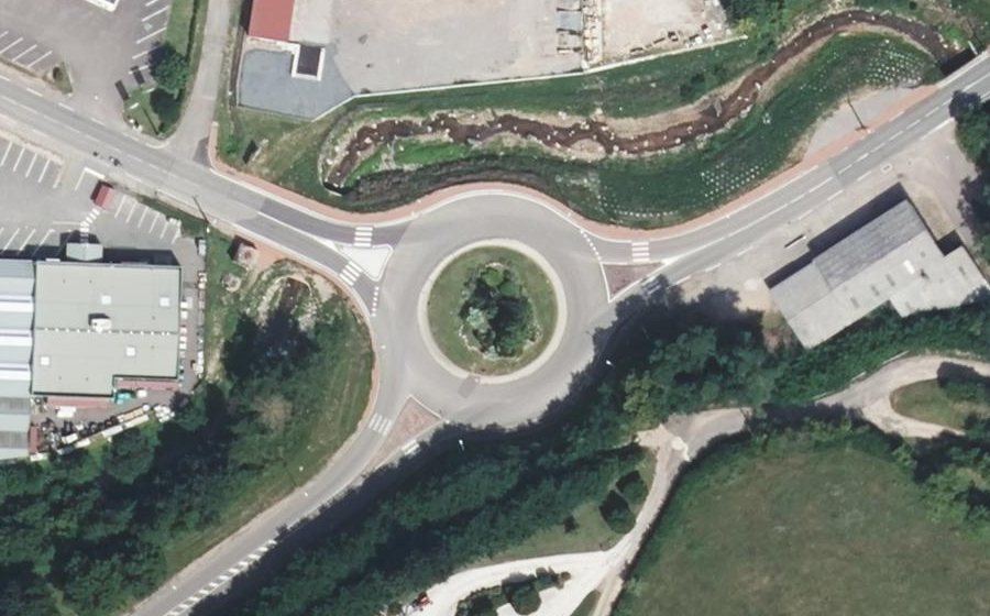 Vue aérienne du Rond-point anonyme n°42370899