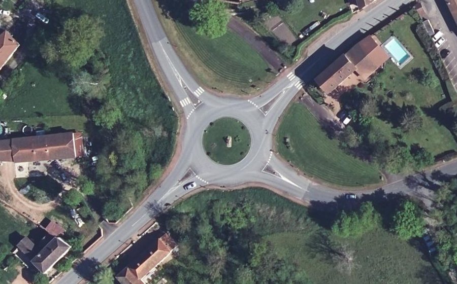 Vue aérienne du Rond-point anonyme n°42371781