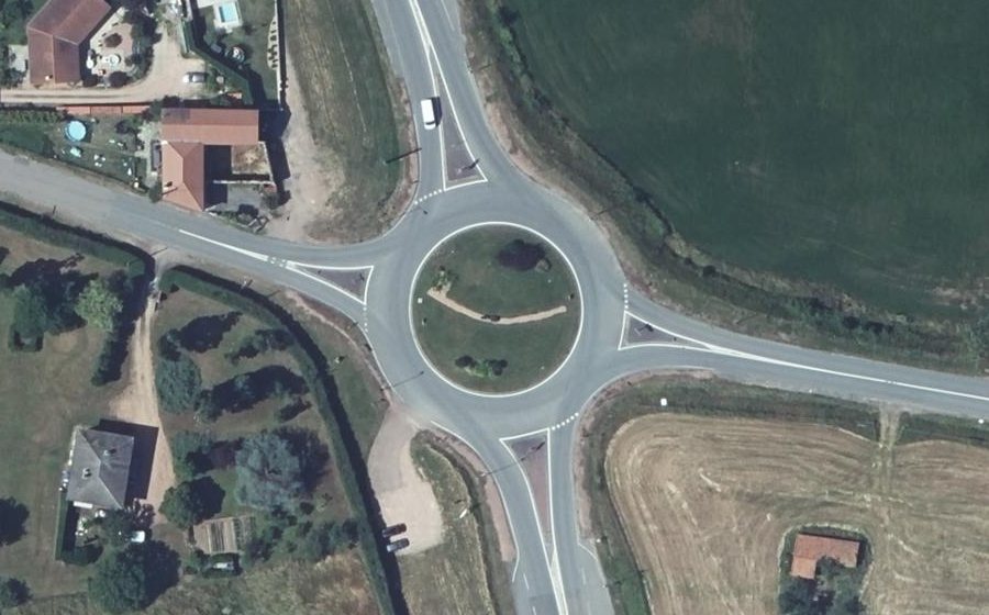 Vue aérienne du Rond-point anonyme n°42373991