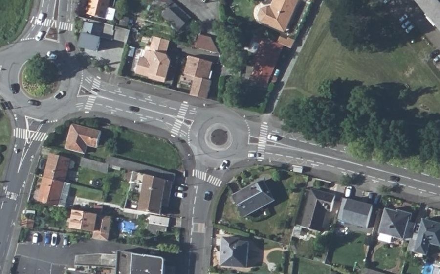 Vue aérienne du Rond-point anonyme n°42379629