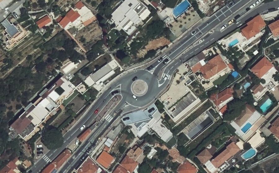 Vue aérienne du Rond-point anonyme n°423904318