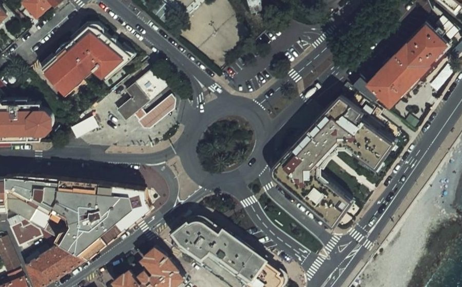 Vue aérienne du Rond-point anonyme n°424040455