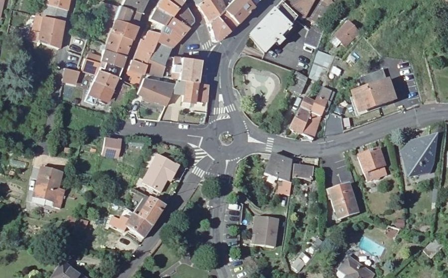 Vue aérienne du Rond-point anonyme n°42411361