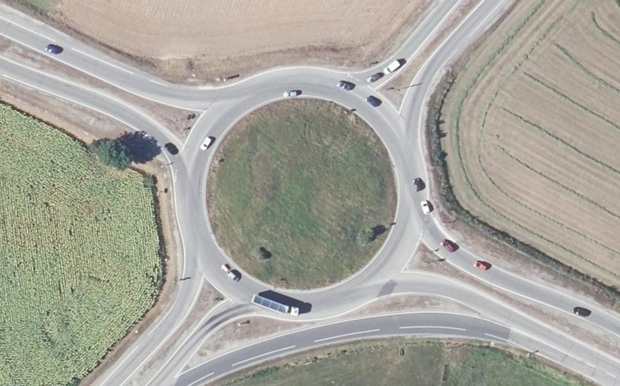Vue aérienne du Rond-point anonyme n°4242032