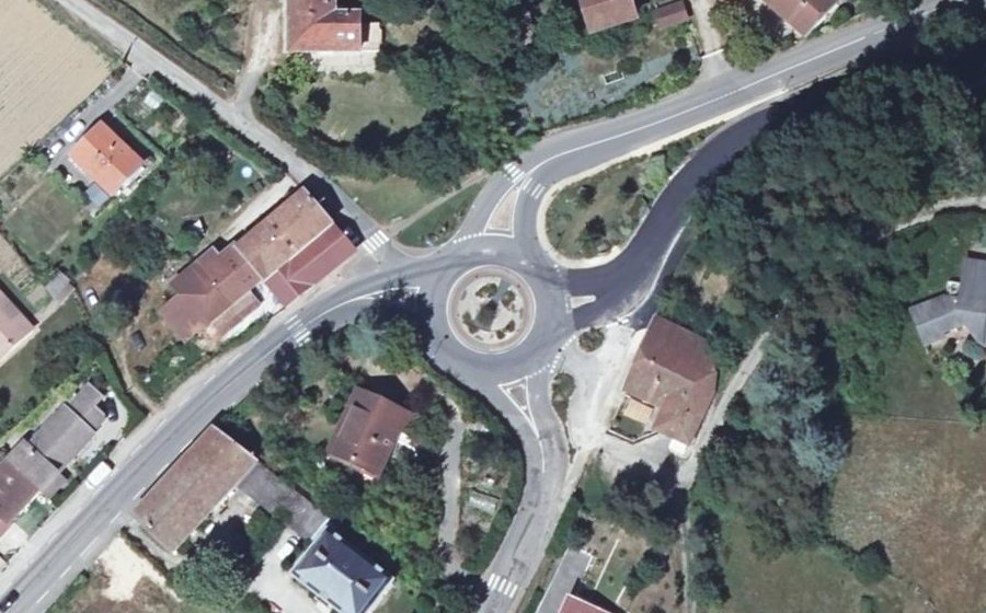 Vue aérienne du Rond-point anonyme n°4242060