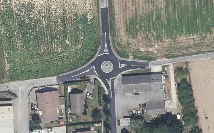Vue aérienne du Rond-point anonyme n°4242137