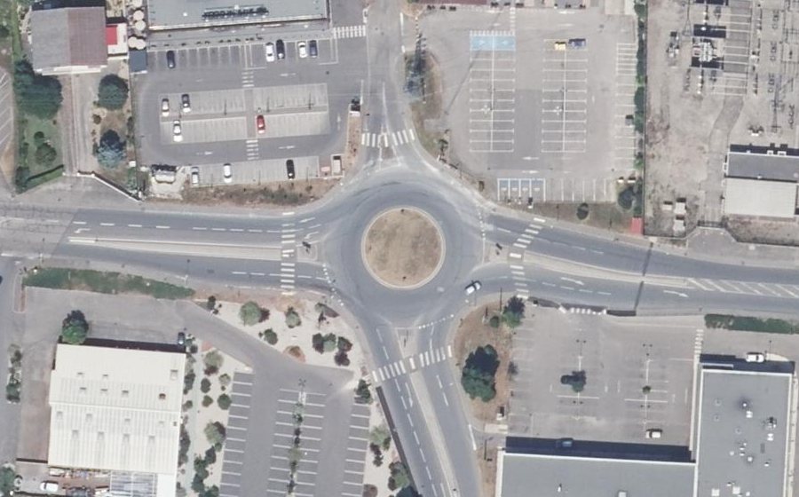 Vue aérienne du Rond-point anonyme n°4242225