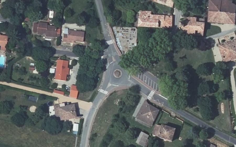 Vue aérienne du Rond-point anonyme n°42453586