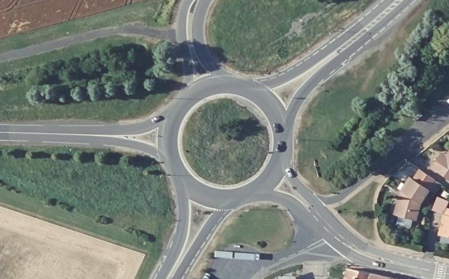 Vue aérienne du Rond-point anonyme n°4246023