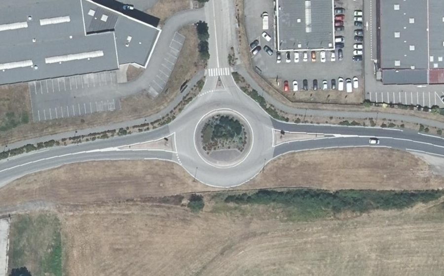 Vue aérienne du Rond-point anonyme n°42461656