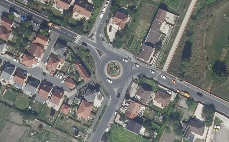 Vue aérienne du Rond-point anonyme n°42463338